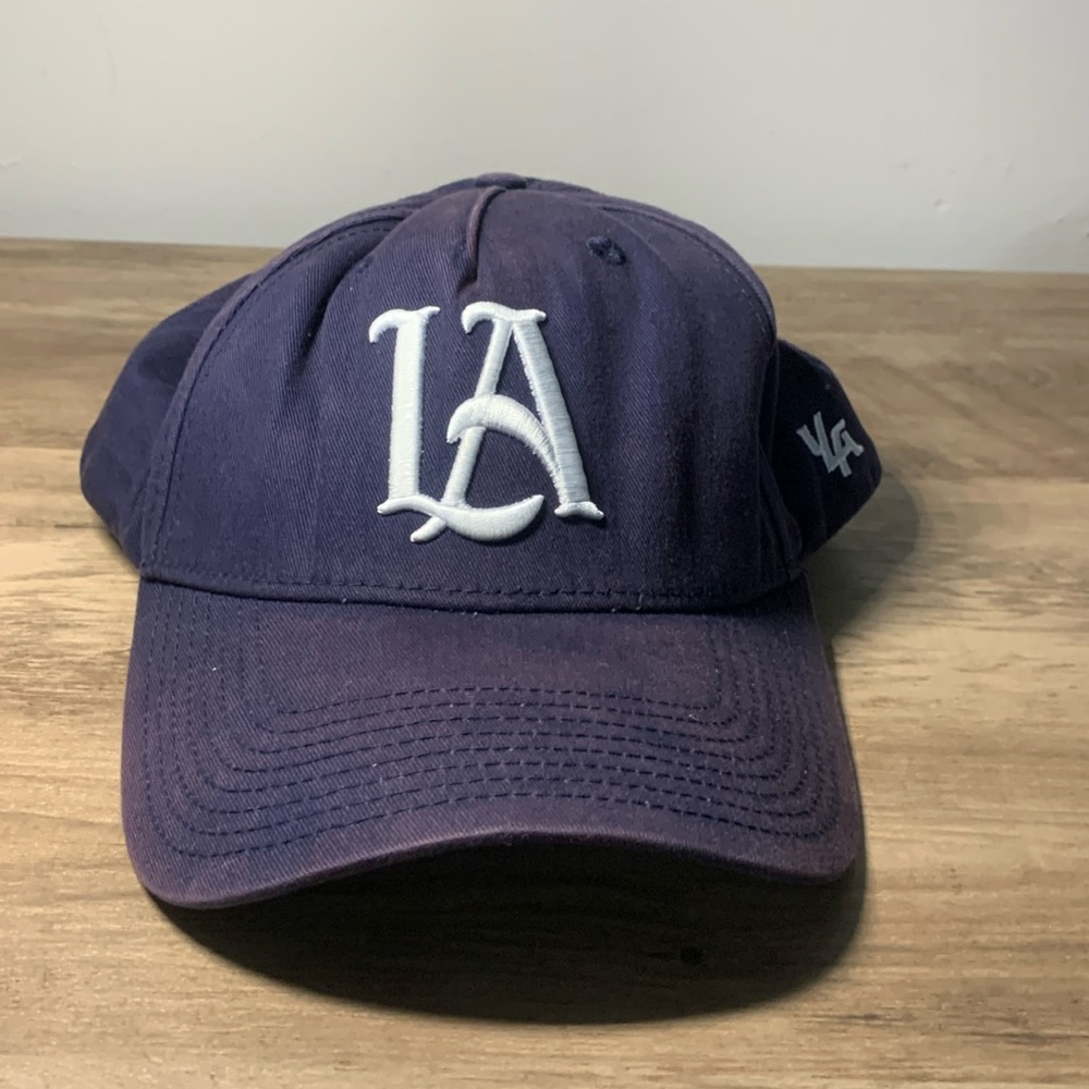 Young La strap back hat